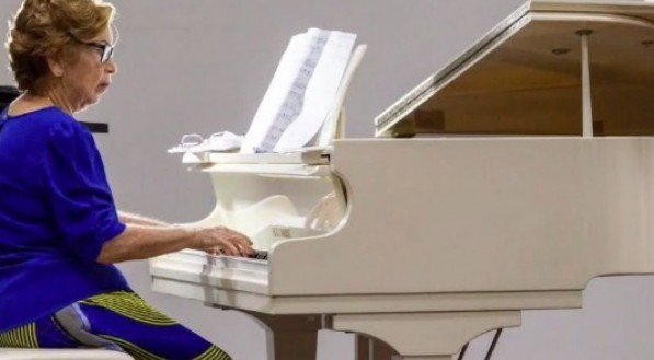 Escritora e pianista Elyanna Caldas morre, aos 88 anos, no Recife