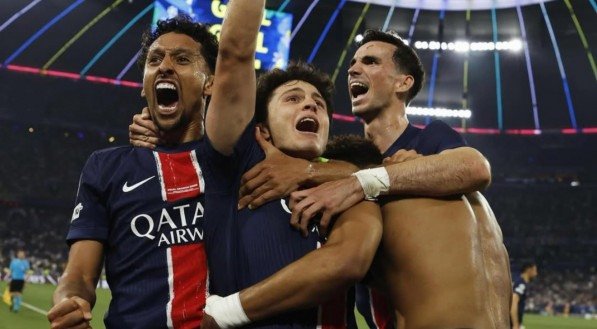 Jogadores do PSG comemorando gol na final da Champions League