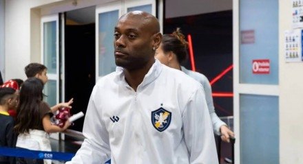 Vagner Love, novo atacante do Retrô