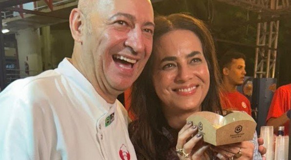 Cesar Santos e Ione Costa, em evento de gastronomia