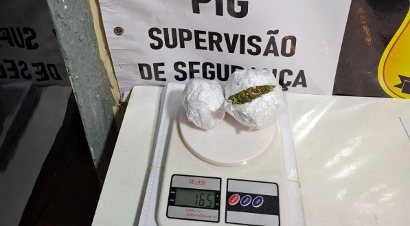 Policial penal e detento são presos após flagrante de maconha no Presídio de Igarassu