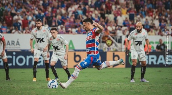 Jogador marcou 2 gols de pênalti e foi o responsável pelo empate do Fortaleza na partida.