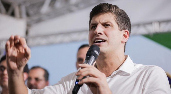 João Campos diz que vê com 'tranquilidade' aproximação entre Lula e Raquel Lyra