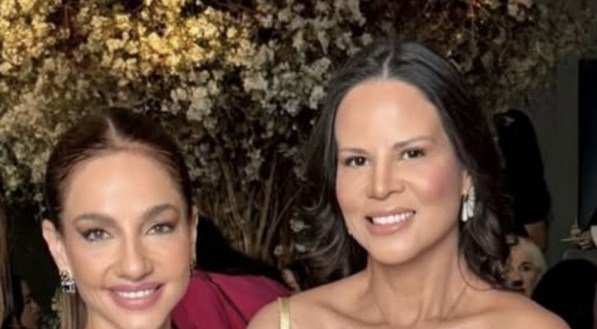 Cris Lemos com Amanda Campos em evento fashion