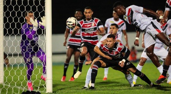 Lance do jogo entre Santa Cruz x Ferroviário pela Série D