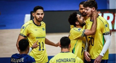 A Seleção masculina de vôlei encerrou a primeira semana da Liga das Nações (VNL) contra a Eslovênia neste domingo (15) no ginásio do Maracanãzinho
