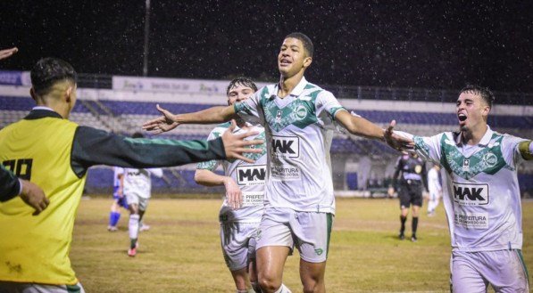 Ícaro marcou o gol da vitória do time jaconero sobre o Esportivo no jogo de ida