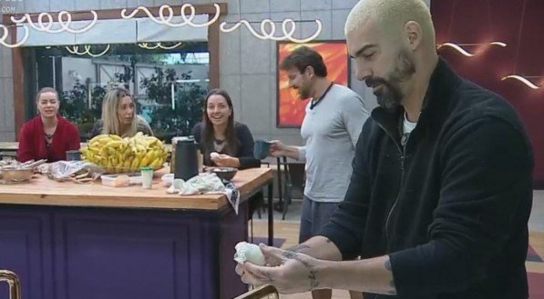 Power Couple Brasil 2025: Radamés surpreende colegas com truque inusitado para descascar ovos