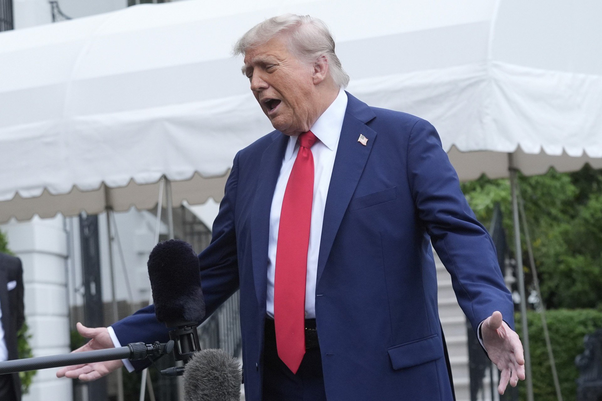 Trump diz que há grande chance de um acordo entre Irã e Israel, no embarque para o G7