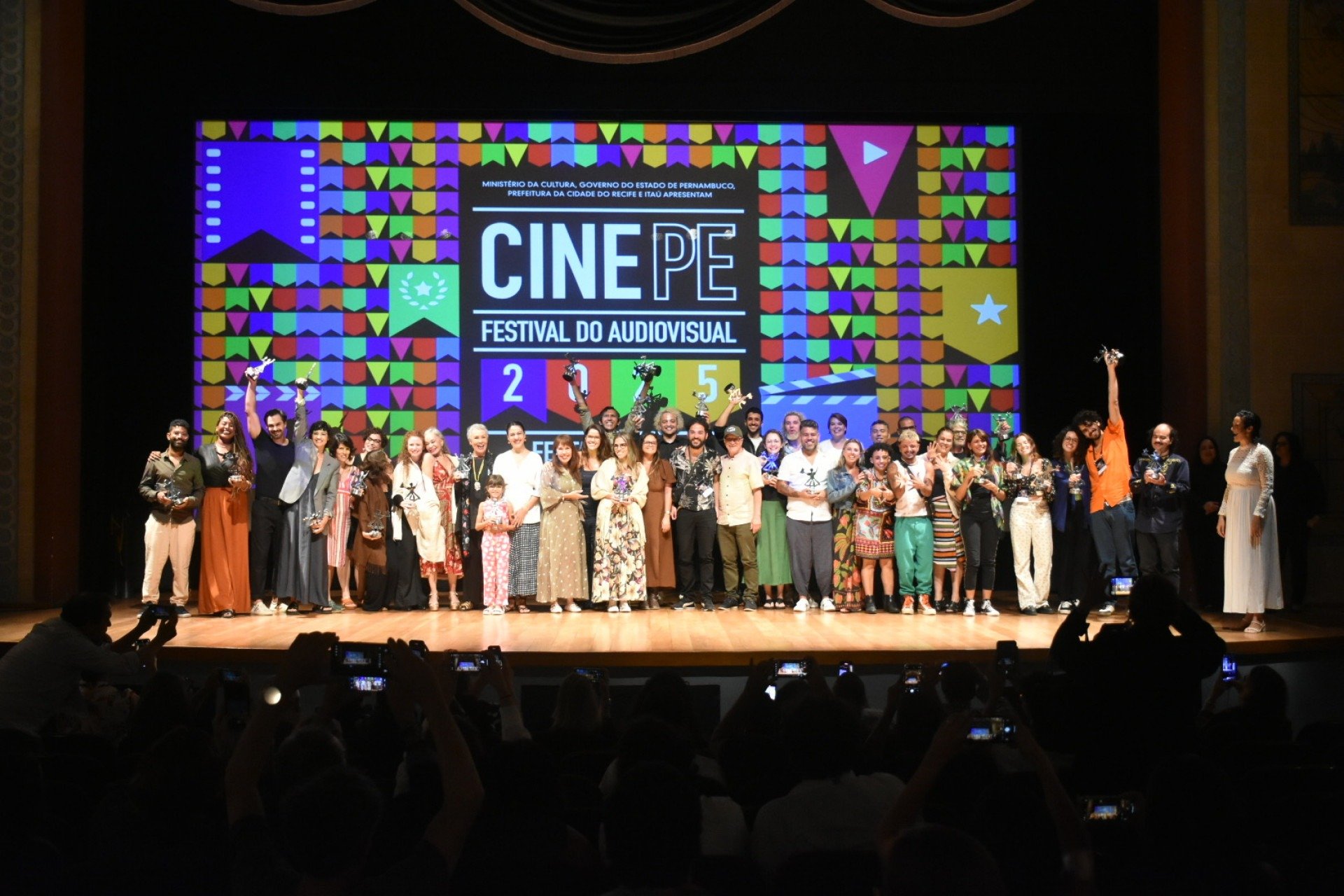 Cine PE 2025: "A Melhor Mãe do Mundo" é o grande vencedor entre os longas. Veja vencedores