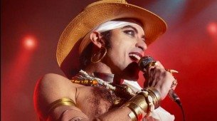 Jesuíta Barbosa interpreta Ney Matogrosso em Homem Com H