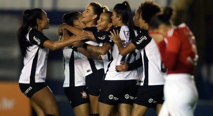 Tamires, Jaqueline, Vic Albuquerque, Letícia Monteiro e Eudmilla marcaram os gols das Brabas do Timão 