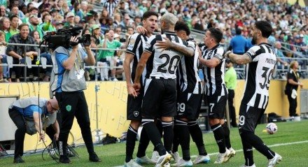 Análise: Botafogo começa bem, tem queda e bate o Seattle com sustos
