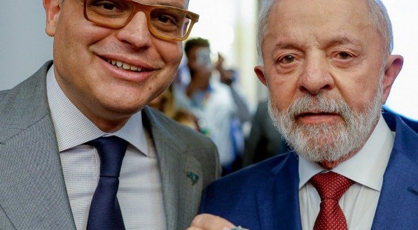 Encontro em Paris entre os pernambucanos Paulo Dalla Nora Macedo e Luiz Inácio Lula da Silva