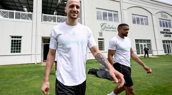 O defensor não joga desde o ano passado