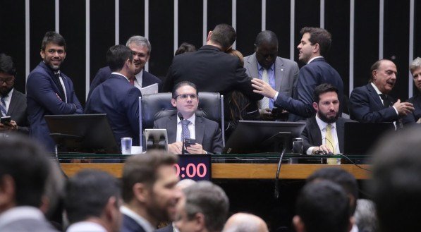 Câmara aprova urgência para sustar efeitos de decreto do IOF