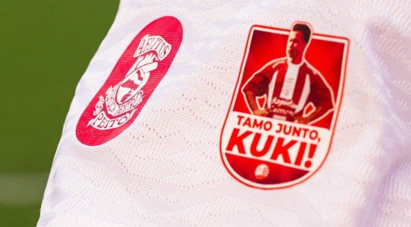 Parte da homenagem realizada pelo Náutico na camisa do jogo contra o Maringá