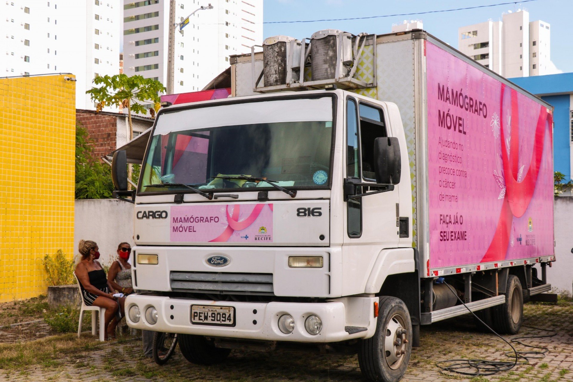 Para participar, é necessário ser residente do Recife e comparecer ao local portando documento de identificação e comprovante de residência