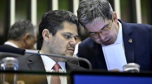 Congresso derruba veto e retoma pensão vitalícia para vítimas da zika