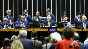 Uso de emendas para pagamento de salÃ?Â¡rios de profissionais da saÃ?Âºde Ã?Â© aprovado pelo Congresso