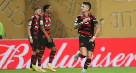Com a vitória, Flamengo assume a liderança  do Grupo D