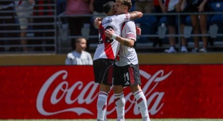 Como um verdadeiro show argentino, o River joga bonito e vence no Mundial. 