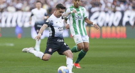 Meio-campista recebeu sondagens do Oriente MÃ?Â©dio e outras equipes do BrasileirÃ?Â£o, mas voltou a ser preterido pelo tÃ?Â©cnico Dorival Jr.