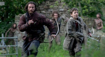 Aaron Taylor-Johnson e Alfie Williams em "Extermínio: A Evolução"