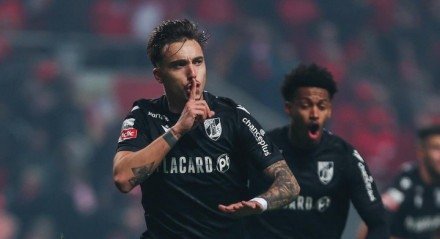 Meio-campista de 30 anos marcou oito gols e deu oito assistências na última temporada. Ele construiu toda sua carreira em seu país de origem.