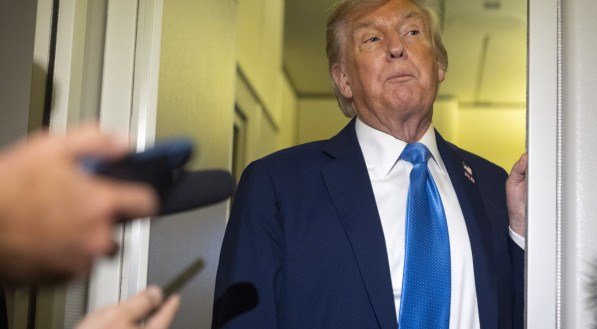 Trump diz que "paciência está se esgotando" e pede rendição do Irã