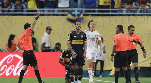 Em jogo marcado por expulsões Boca e Benfica ficam no empate pelo Mundial