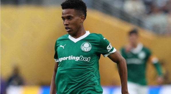 Estêvão em jogo do Palmeiras no Mundial de Clubes 2025