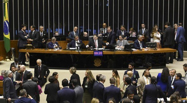 Às pressas, Congresso decide sobre 34 vetos em revés para o governo Lula