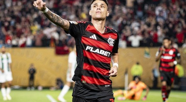 Luiz Araújo em comemoração de gol para o Flamengo na Copa do Mundo de Clubes
