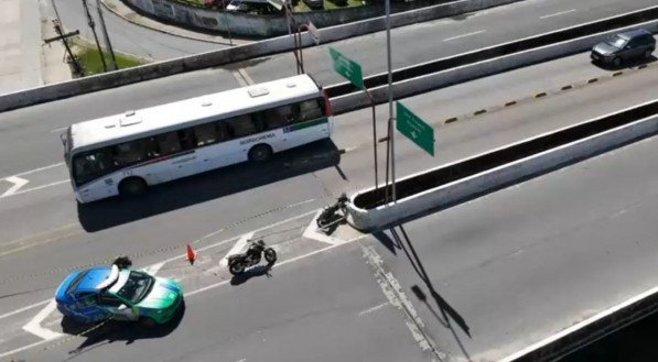 Colisão entre motocicletas deixa duas vítimas fatais no viaduto Tancredo Neves