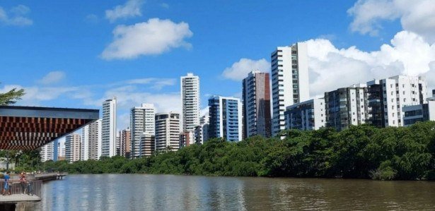 Imagem de rio e prédios no Recife / Aluguel