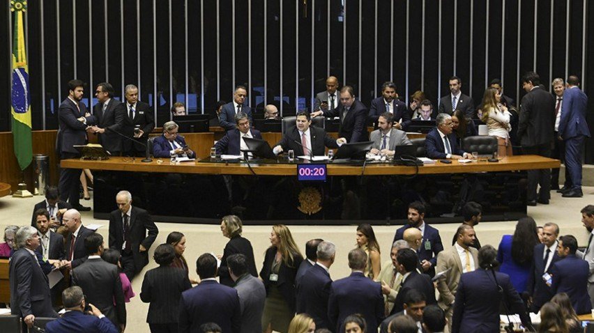 Senado acelerou a an&aacute;lise do projeto de decreto legislativo que susta os efeitos do novo decreto do governo Lula sobre o Imposto sobre Opera&ccedil;&otilde;es Financeiras (IOF) para vota&ccedil;&atilde;o acontecer ainda nesta quarta (25)