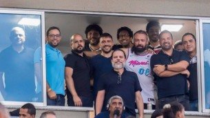 Dirigentes do Santa Cruz junto com os investidores da SAF