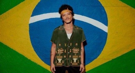 Bruno Mars lançou nesta quarta-feira (18), a versão completa do sucesso “Bonde do Brunão”. Disponibilizada em novembro de 2024 no perfil oficial do artista no Instagram, após sua aclamada passagem pelo Brasil, quando realizou 15 apresentações em 5 cidades, a faixa, que acompanhava um mini clipe produzido no país, se tornou imediatamente um hit, acumulando mais de 13M [&#8230;]