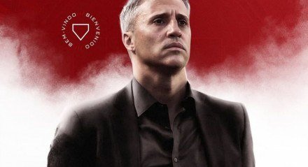 O São Paulo anunciou, nesta quarta-feira (18), a contratação do técnico Hernán Crespo. O argentino, de 49 anos, retorna ao Tricolor Paulista após quatro anos. Crespo assinou contrato com o São Paulo até dezembro de 2026. O clube é o time que ele mais comandou na carreira em número de jogos: foram 57 partidas, com [&#8230;]