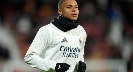 Atacante francÃ?Âªs nÃ?Â£o esteve presente na Ã?Âºltima atividade antes do duelo contra o Al-Hilal, que acontece nesta quarta-feira (18).