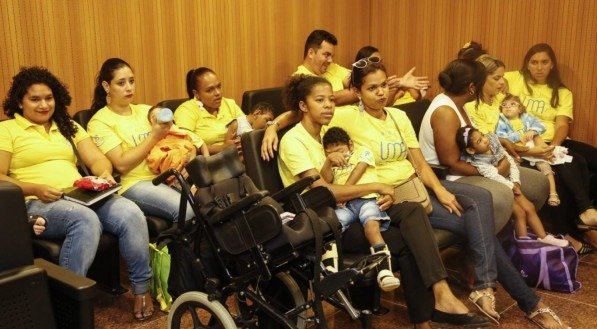 Em maio, a União Mãe de Anjos, organização que apoia famílias afetadas pela síndrome, recebeu homenagem na Assembleia Legislativa de Pernambuco
