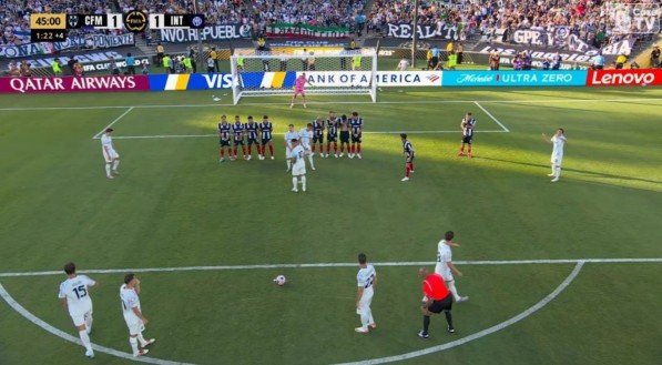 Lance aconteceu aos 47 minutos da primeira etapa no Estádio Rose Bowl, em Pasadena, na Califórnia, onde as equipes se enfrentavam.