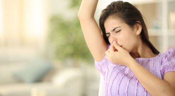 77% dos brasileiros se incomodam com o próprio mau odor corporal, revela pesquisa nacional