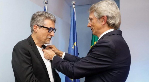 Kleber Mendonça Filho recebe honraria do governo francês: 'Nossa conexão é o amor pelo cinema'