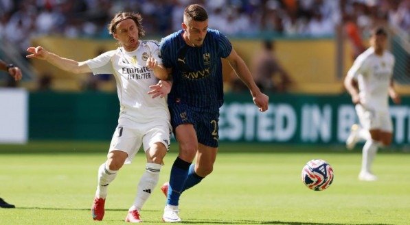 Sob o sol escaldante de Miami, o Real Madrid tropeçou na estreia da Copa do Mundo de Clubes 2025. No primeiro jogo do Grupo H, a equipe espanhola empatou em 1 a 1 com o Al-Hilal, em duelo que marcou a estreia oficial de Xabi Alonso no comando técnico e o primeiro jogo de Alexander-Arnold [&amp;#8230;]