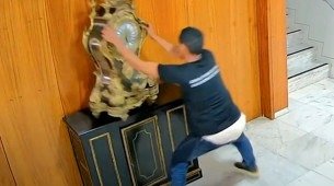 Mecânico que destruiu relógio de Dom João VI é solto sem tornozeleira em Minas Gerais