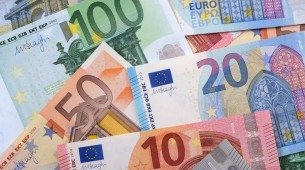 Eurogrupo aprova recomendação de entrada da Bulgária na zona do euro