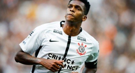 SAO PAULO, BRAZIL - JULY 30: Jo #07 of Corinthians celebrates their first goal during the match between Corinthians and Flamengo for the Brasileirao Series A 2017 at Arena Corinthians Stadium on July 30, 2017 in Sao Paulo, Brazil. (Photo by Alexandre Schneider/Getty Images) *** Local Caption *** jo