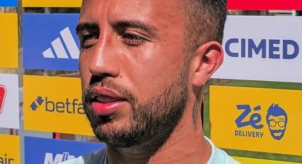 Matheus Henrique antecipa volta das férias e treina na Toca da Raposa II